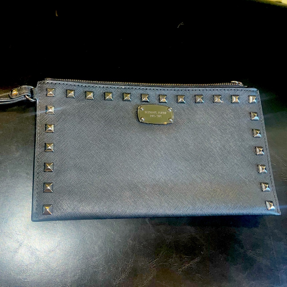 Michael Kors wristlet clutch (great condition)